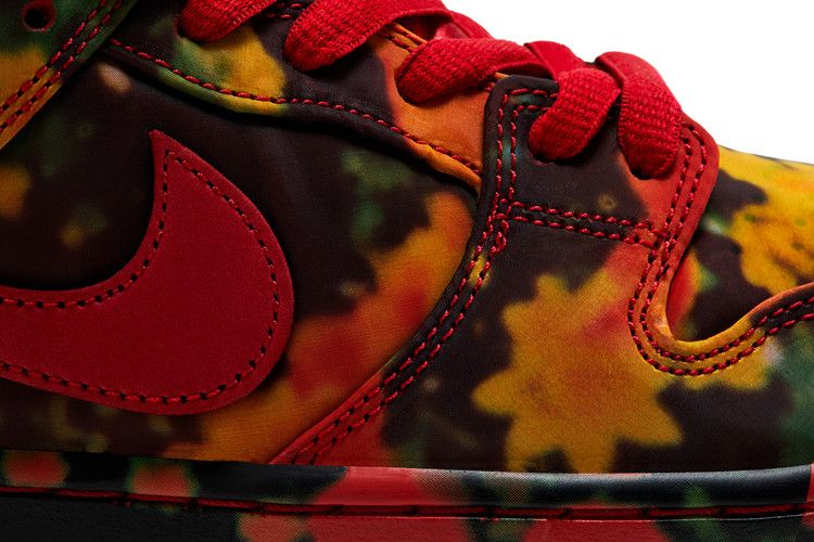 Nike SB Dunk Low The Wizard of Oz Poppy Field - FZ1291-600